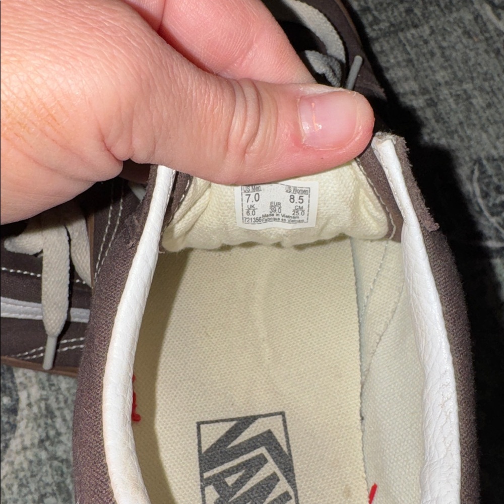Vans - Picture 2 of 3